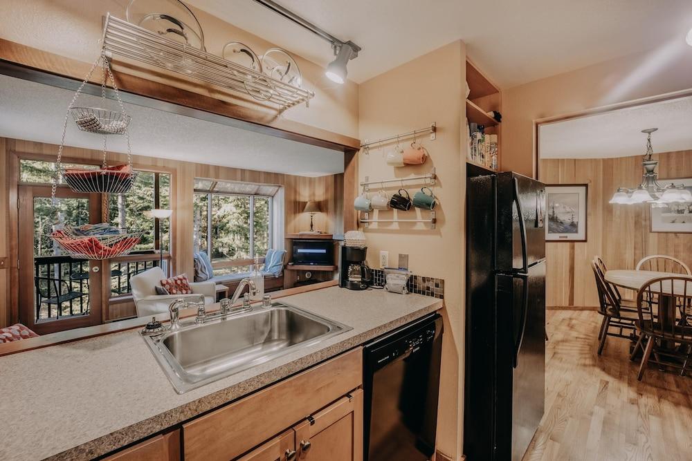 41SW - Sauna - WiFi - Fireplace - Sleeps 8