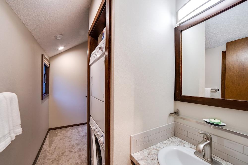 68SW - Fireplace - Washer/Dryer - Dishwasher- Sleeps 4