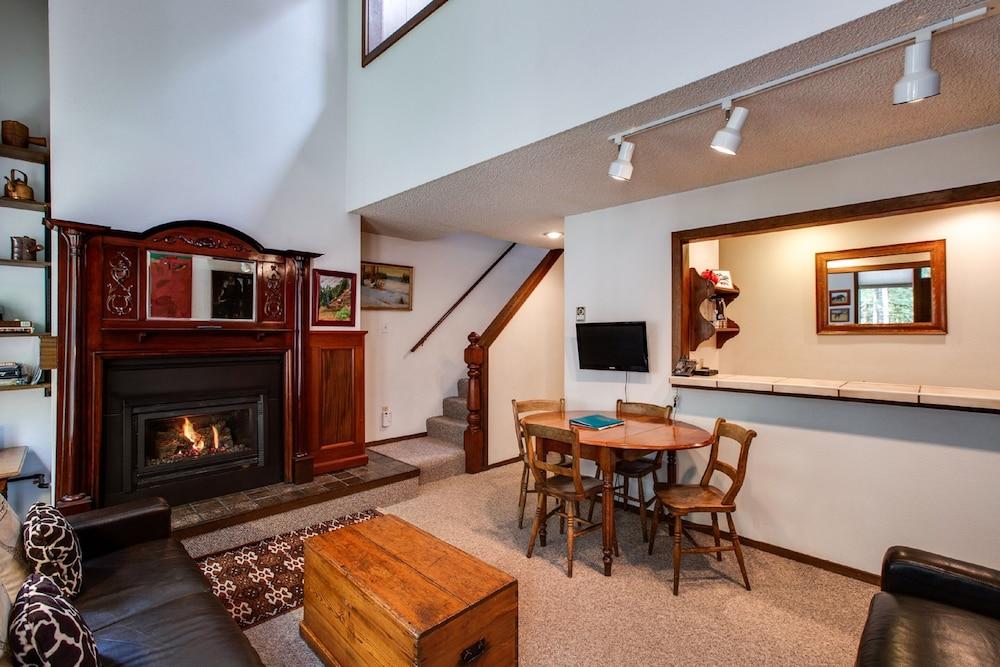 57SW - Fireplace - WiFi - Sleeps 6