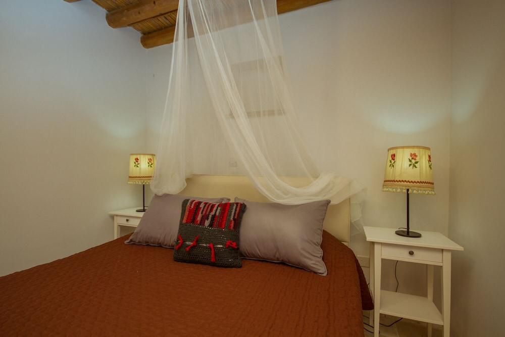 Thyone Studio Cottage