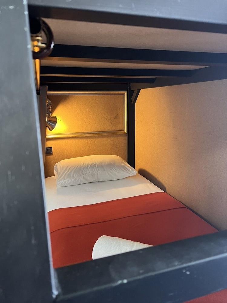 2Street Hostel at Surathani - Adults Only