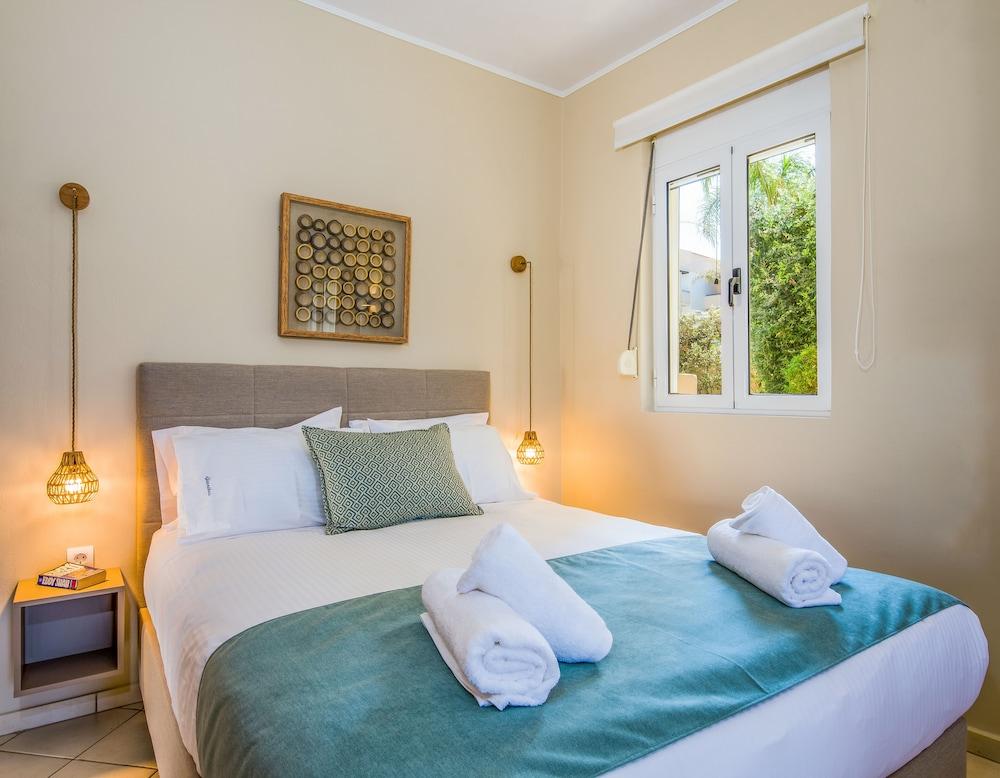 Gianthea Studios and Apt