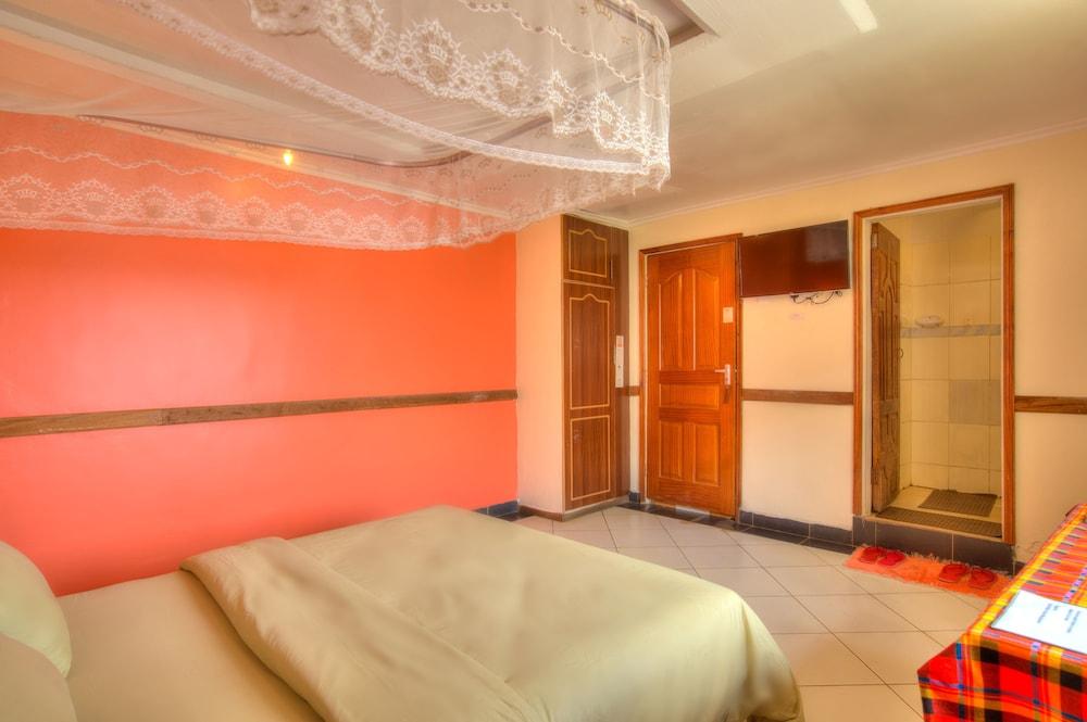 Red Buffalo House Hotel