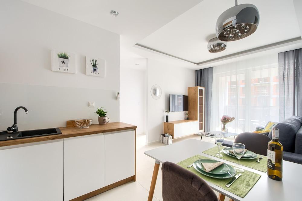 M&R Apartament Airport&Business DeLuxe Cybernetyki