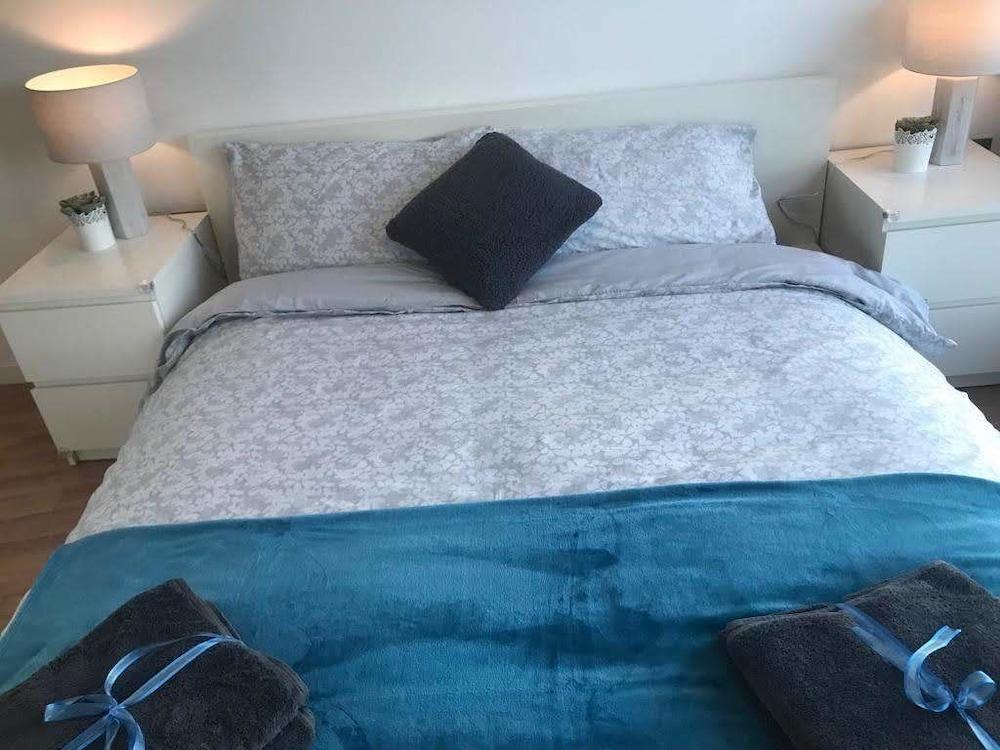 Marco Island - 2 bedroom Spacious City Centre Apartment