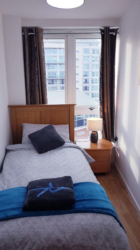 Marco Island - 2 bedroom Spacious City Centre Apartment