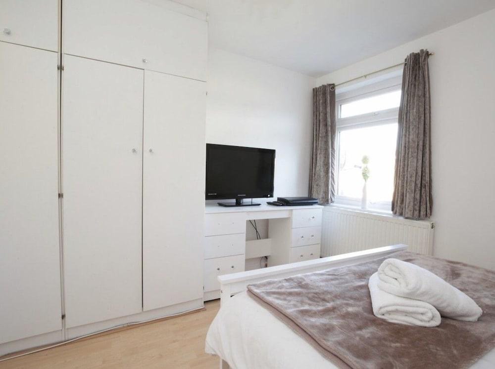 Arma Short Stays - Turner Close