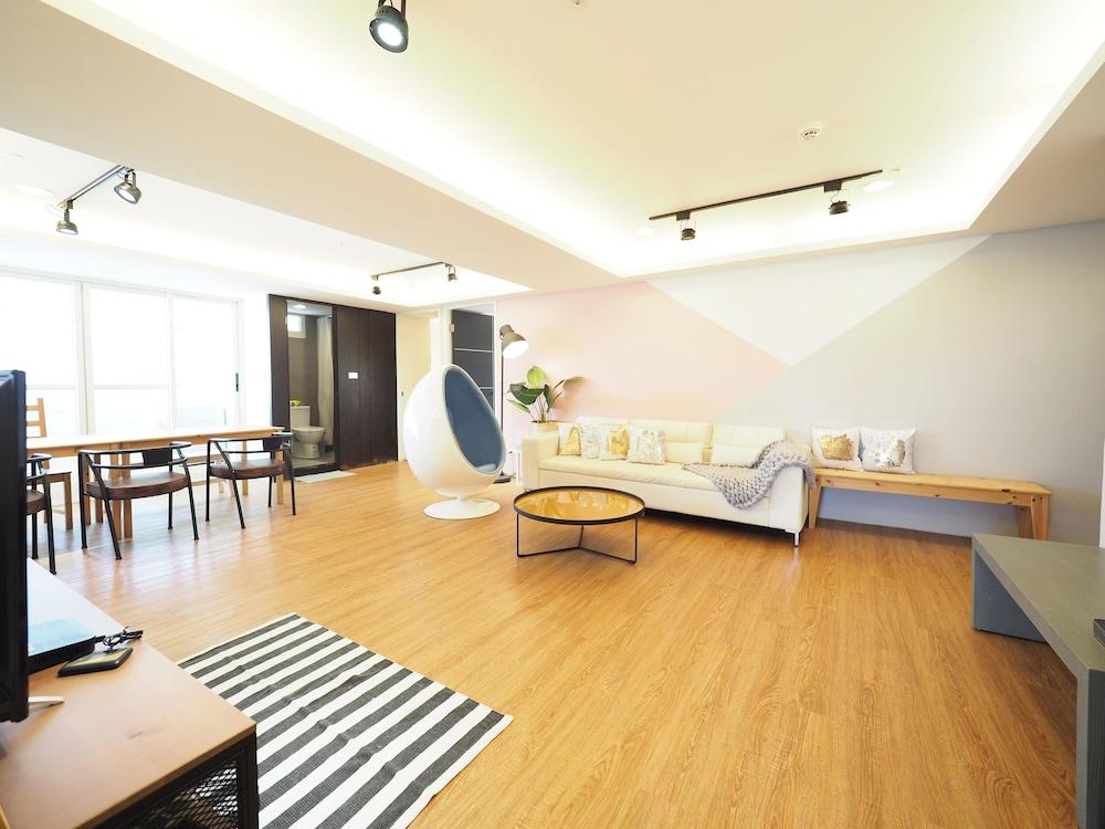 SOGO Dept. Zhongxiao Fuxing MRT