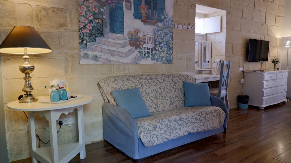 Village Knights Accommodation