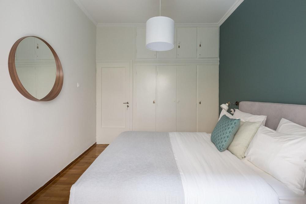 UPSTREET Sleek Flat in Central Syntagma