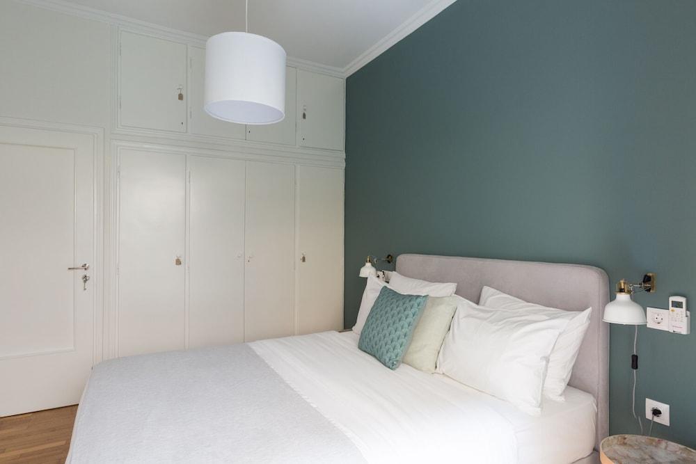 UPSTREET Sleek Flat in Central Syntagma