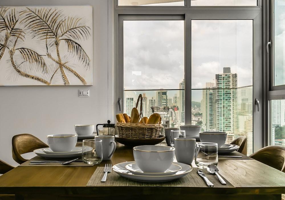 Lush Apartment Ocean View