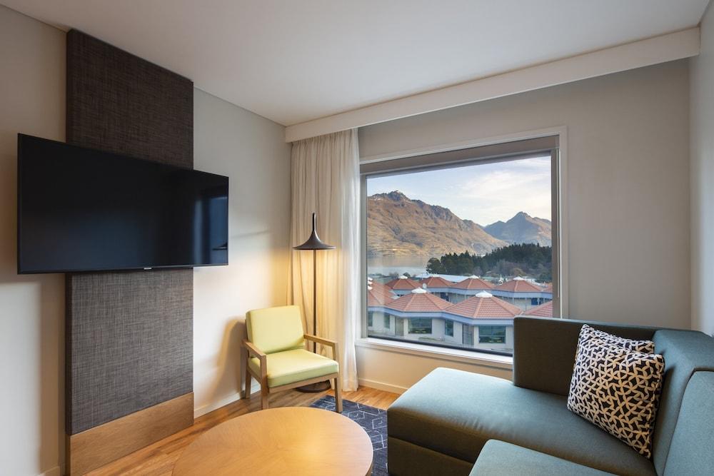 Holiday Inn Express & Suites Queenstown by IHG