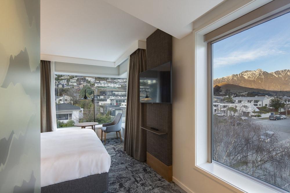 Holiday Inn Express & Suites Queenstown by IHG