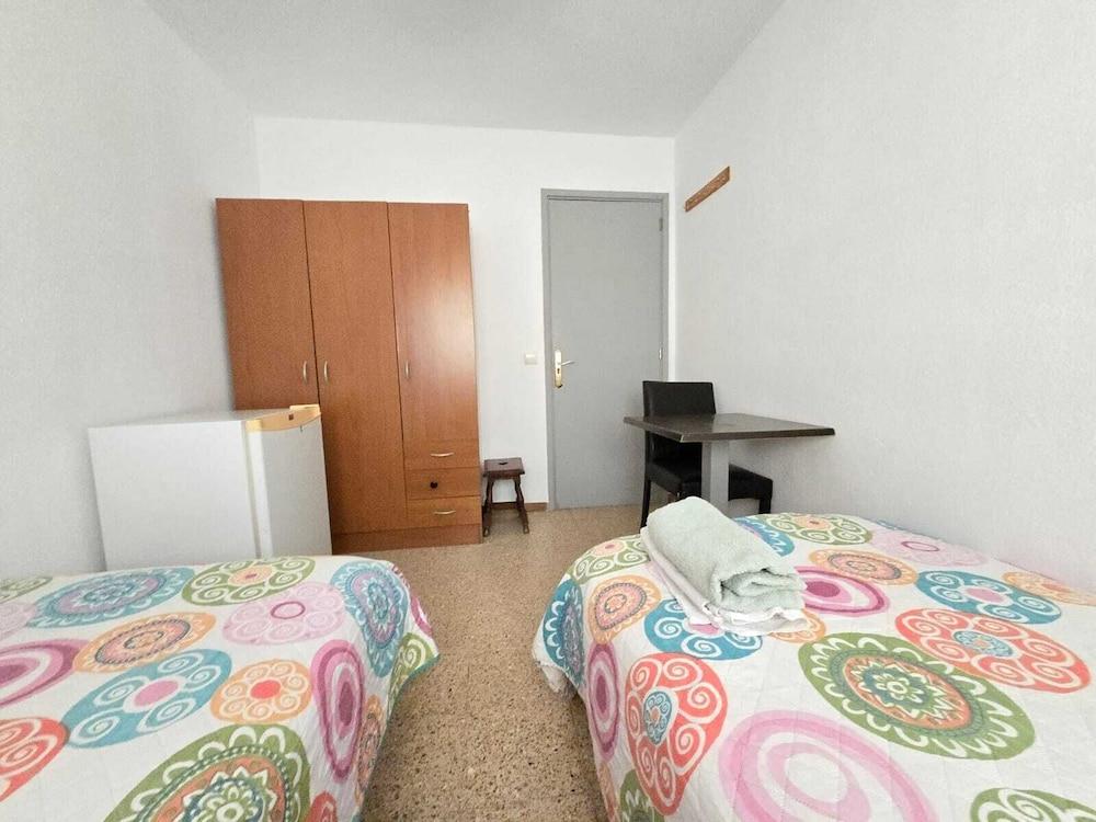 Low Cost Room Las Llaves 3