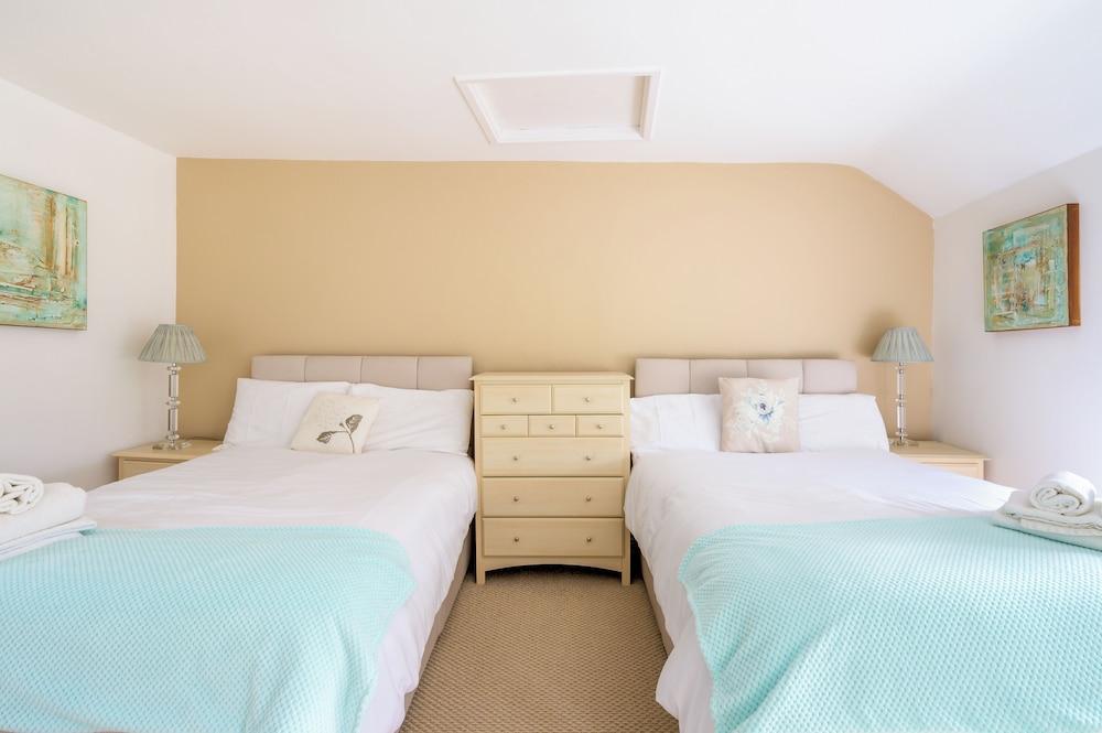 Willow House & Orchard Studios