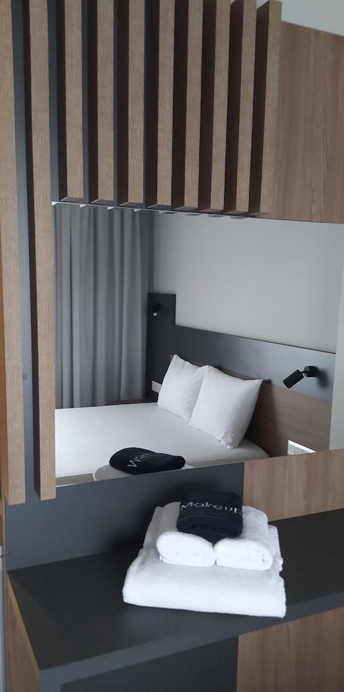 Elizabeth Queen Luxury Rooms