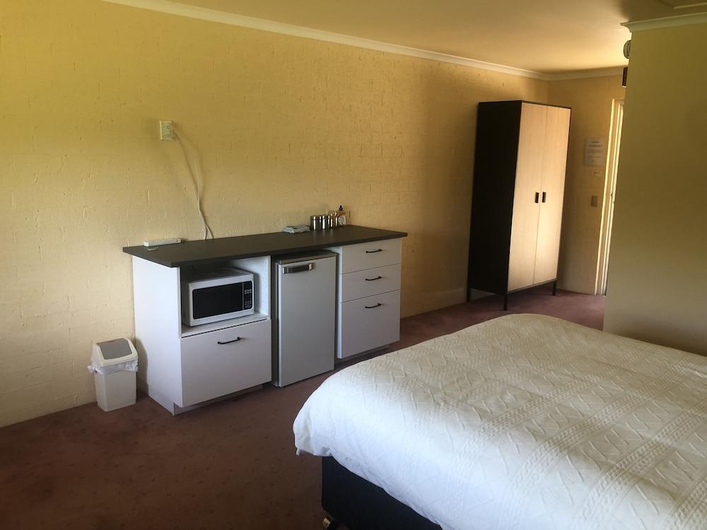 Colonial Inn Guest Rooms