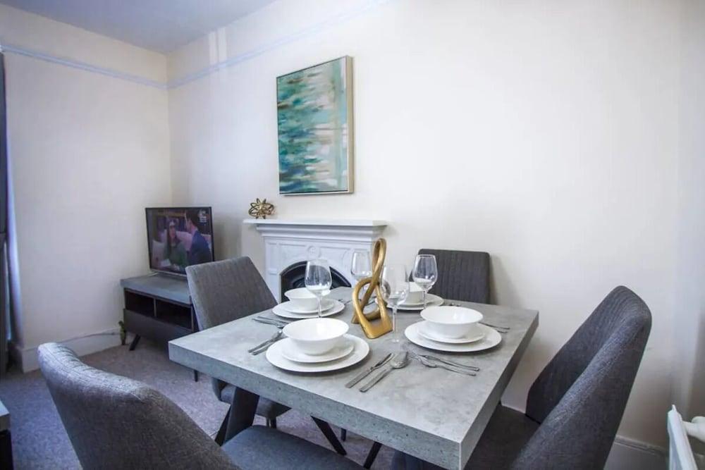 Lux Blu - Station Road