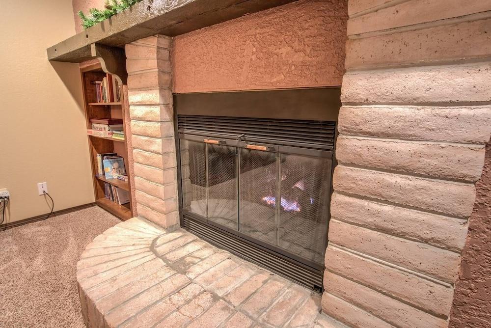 4BR Entertainer AF Academy Hot Tub, Firepit!