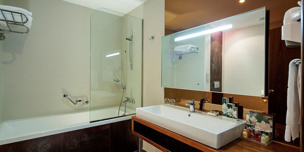 Noah's Ark Deluxe Hotel & Spa