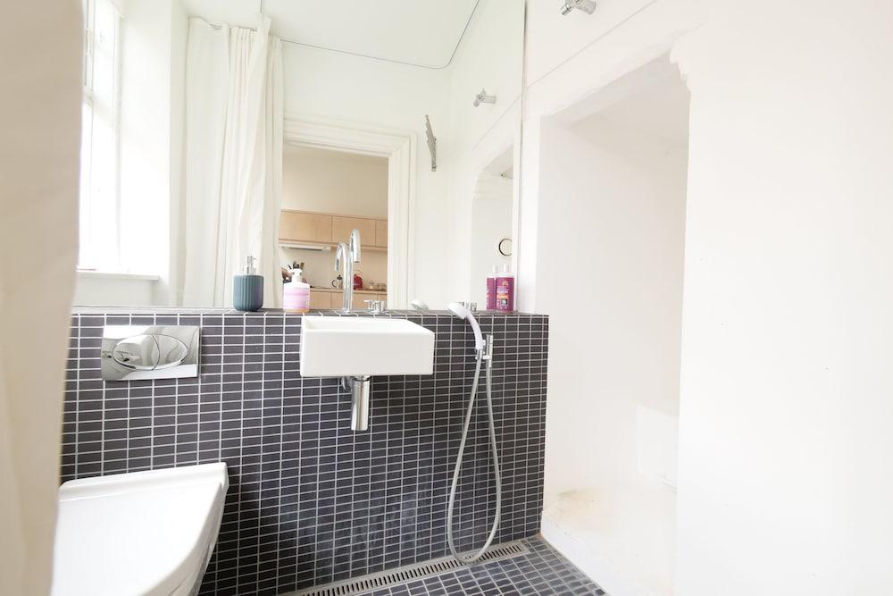 Central Canal Apartments 4