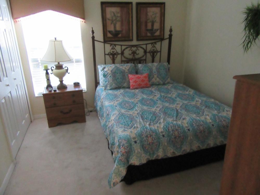 R1 Glenbrook 5 bed / 4 Bath