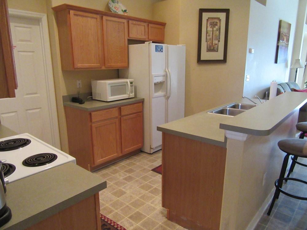 R1 Glenbrook 4 bed / 2 Bath