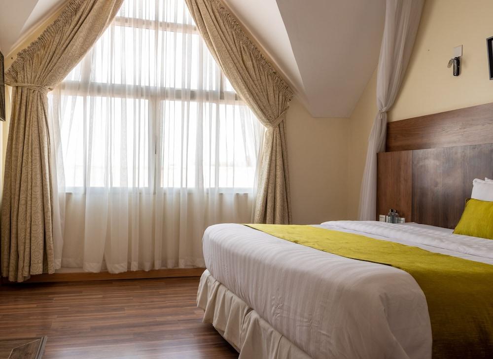 D2W Residency Suites