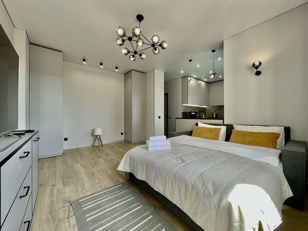 HOME APART Chernogo per. 4