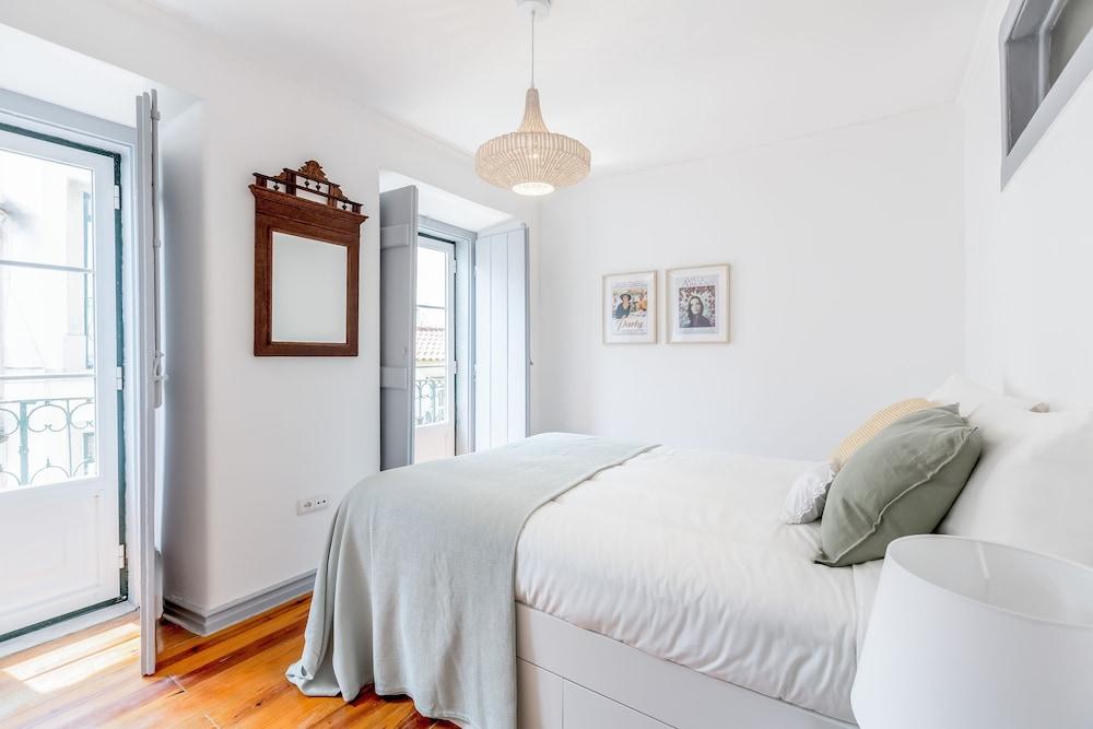 Alfama Spacious and Central Apartment, By TimeCooler