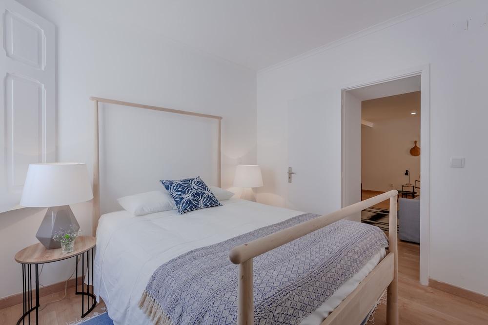 Bright & Spacious W/ Orange Tree Patio Apartment by TimeCooler