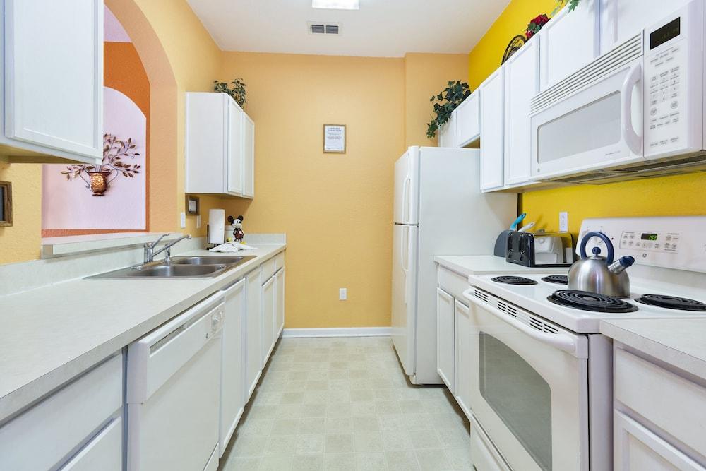 Summer Settings by VillaDirect