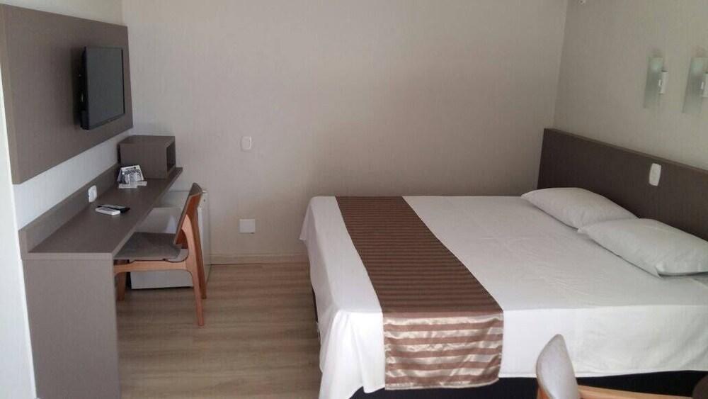 Palotina Palace Hotel