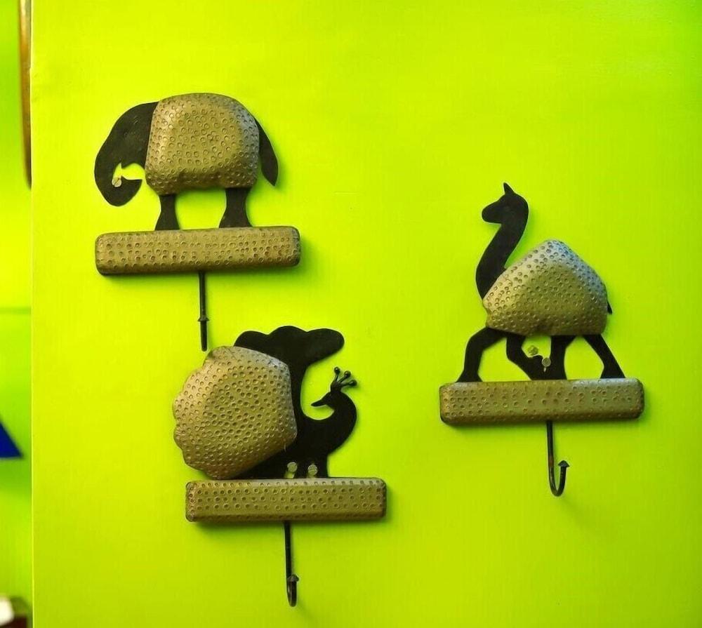 Nutshell Airport Retreat by the Sea