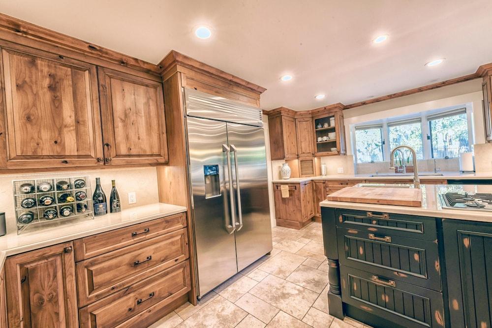 Lx47: Pebble Garden Retreat Home With Modern Kitchen