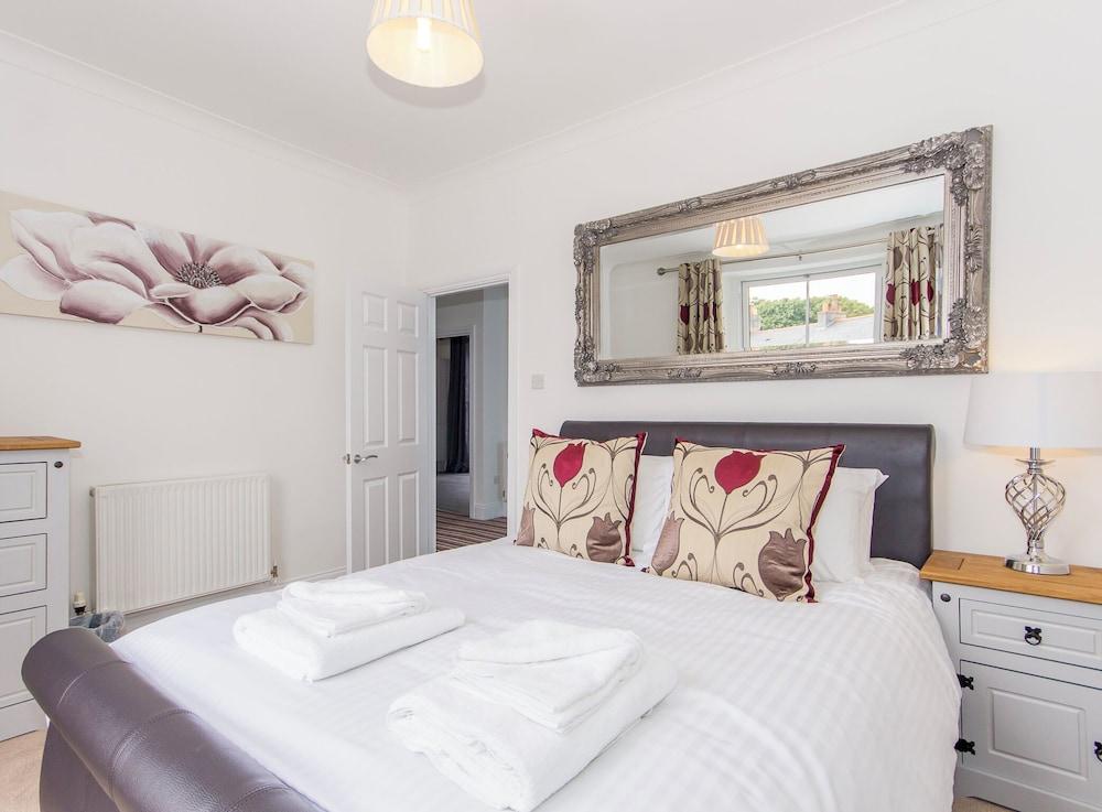 Admiralty street by Pureserviced