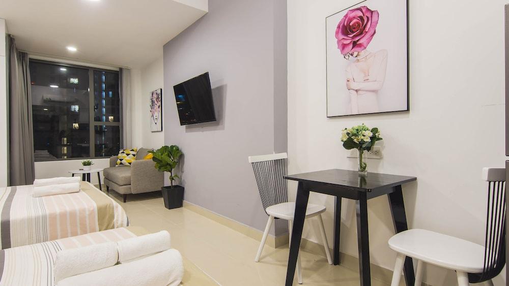 SAIGON 9 - Rivergate Residence Infinity Pool