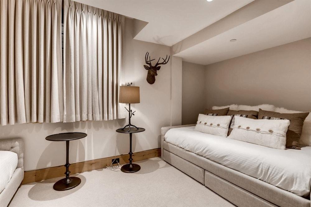 1-184 West Meadow Drive