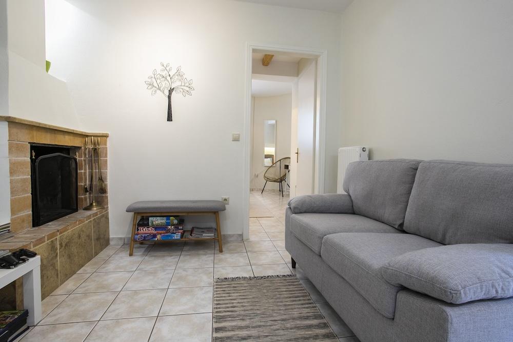 Garden House in Anavyssos