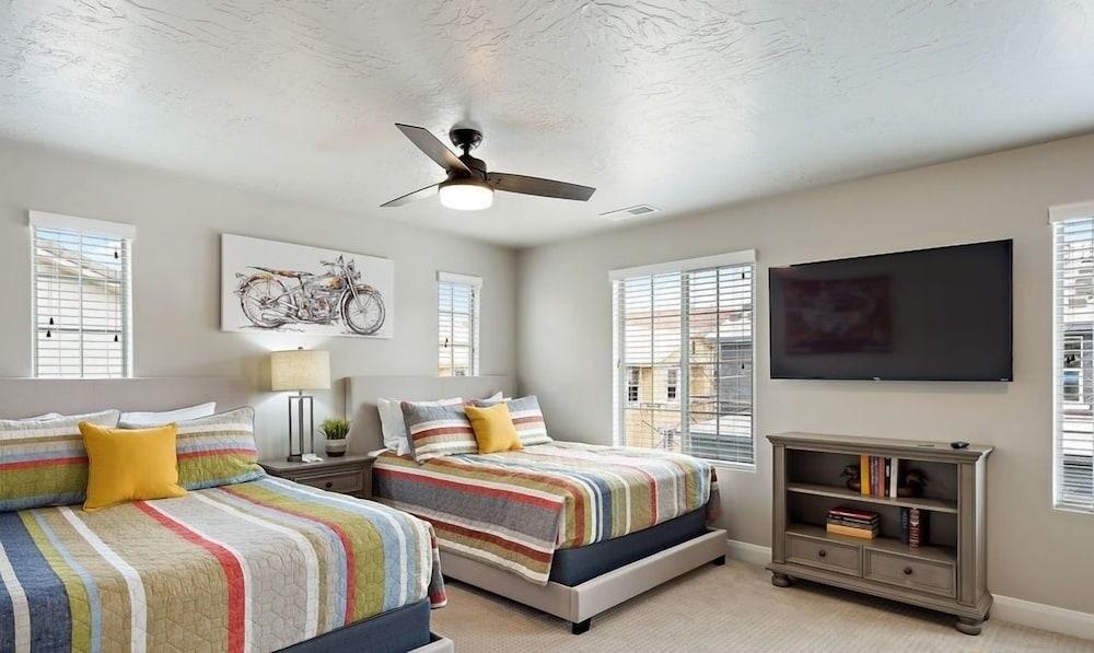 Spacious Villa Just Minutes from Downtown St. George by Redawning