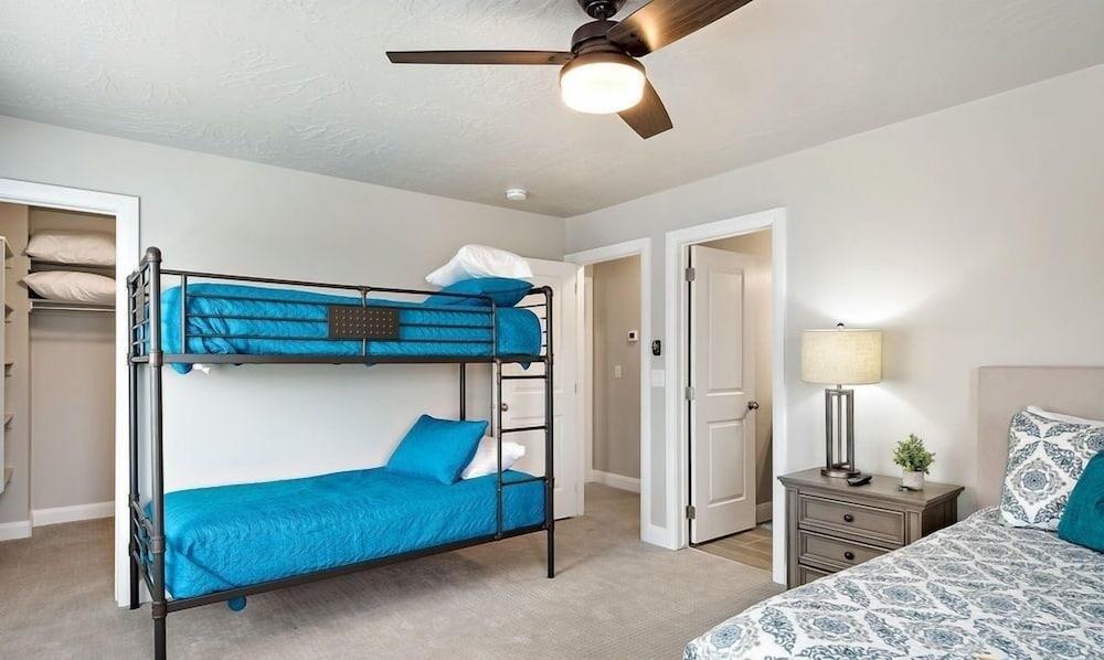 Spacious Villa Just Minutes from Downtown St. George by Redawning