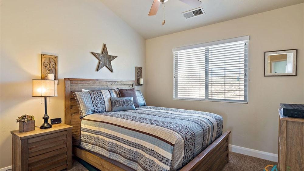 Canyon Oasis 4 Bedroom Apts by RedAwning