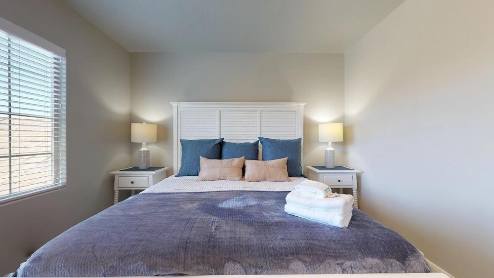 Coastal 3 Bedroom Apts by Redawning