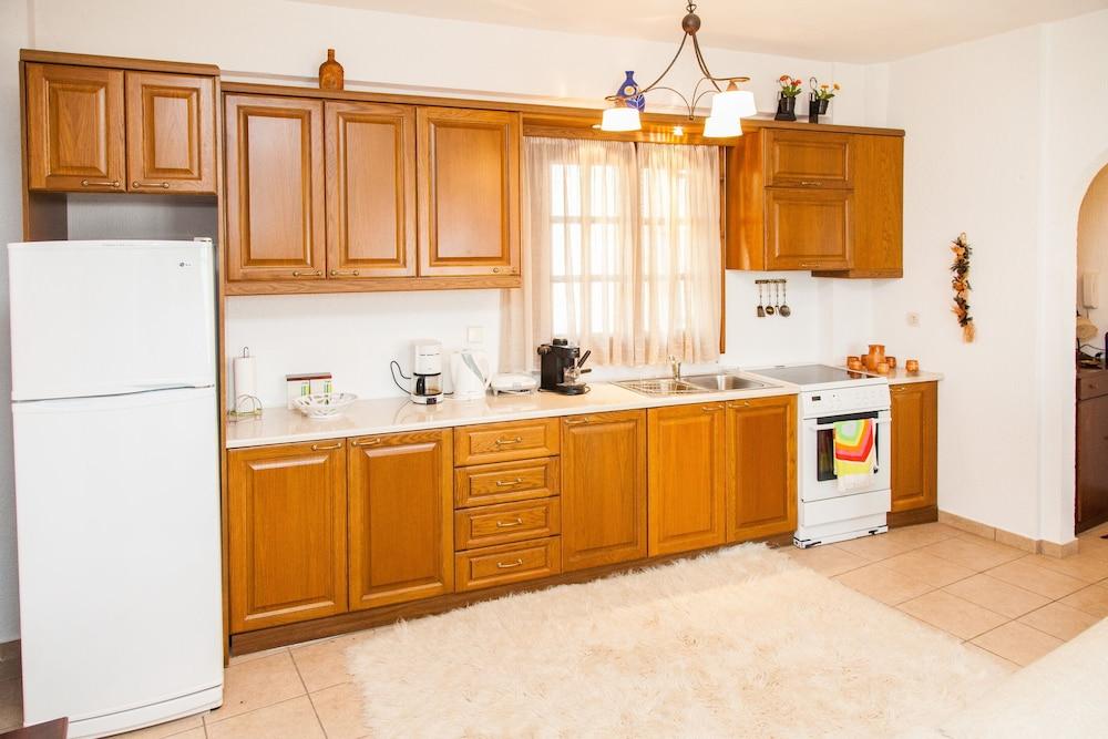 Arachova's Hilltop Delight Apartment