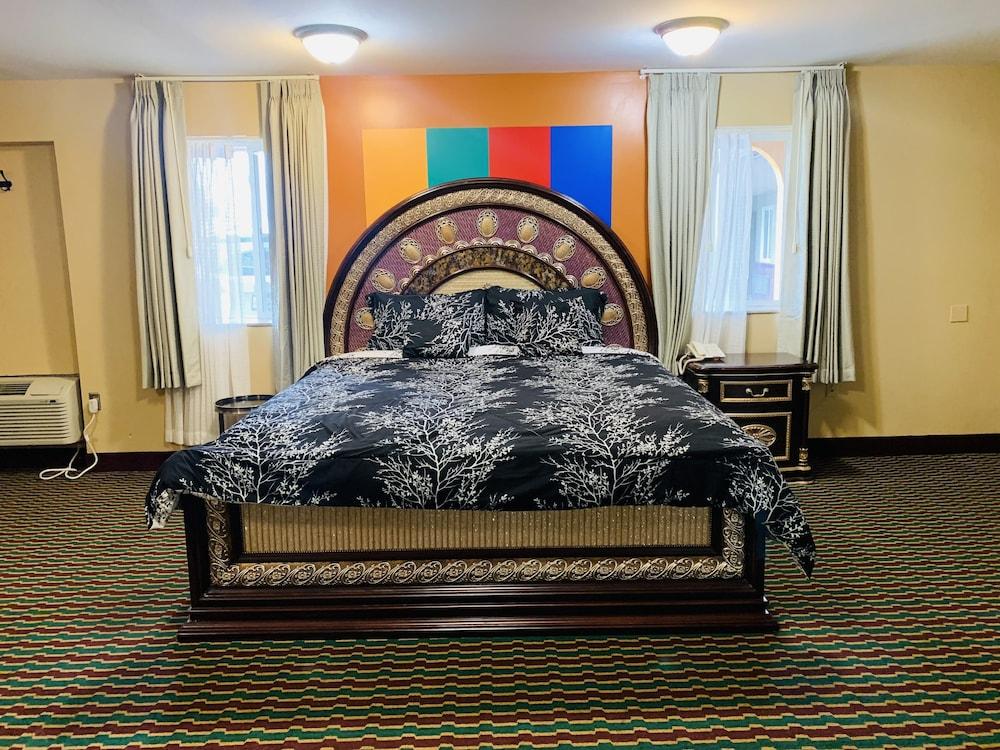 Motor City Inn & Suites