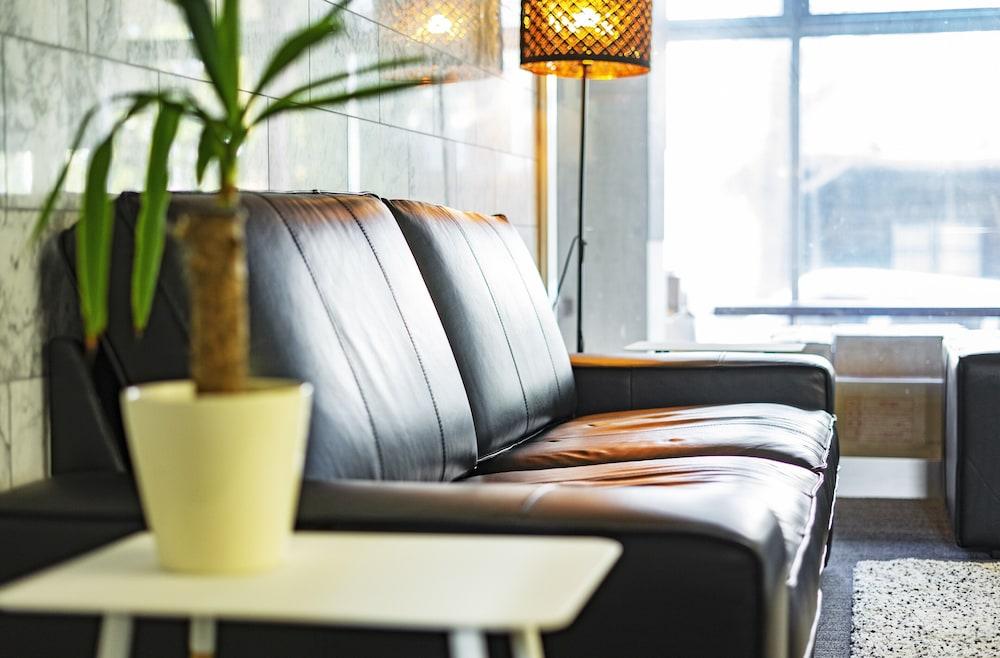 The Phat Packers - Hostel