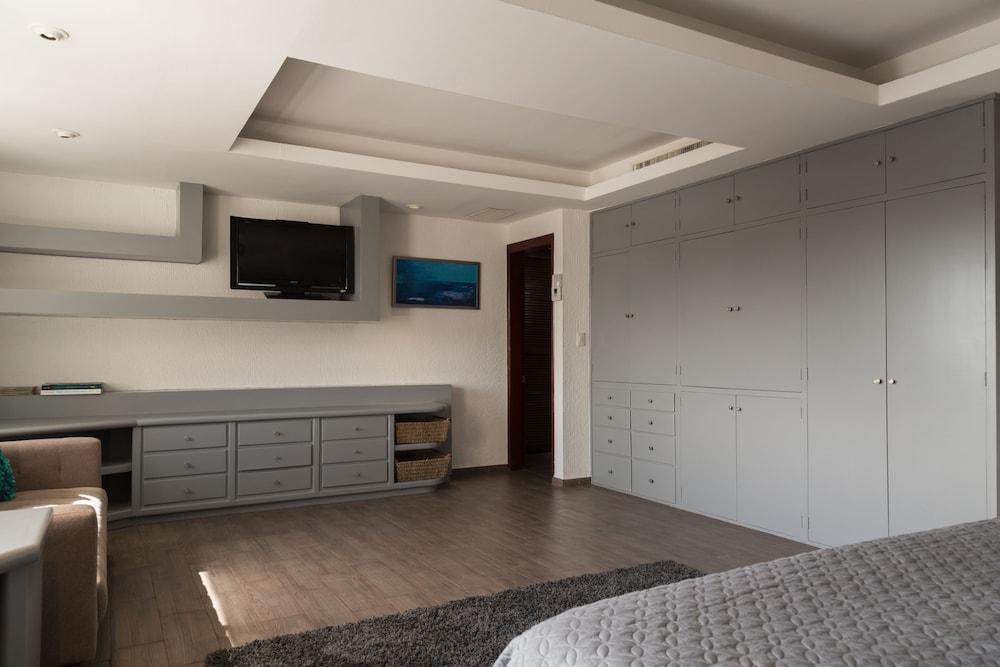 CASA REAL: Increíble casa sobre la laguna