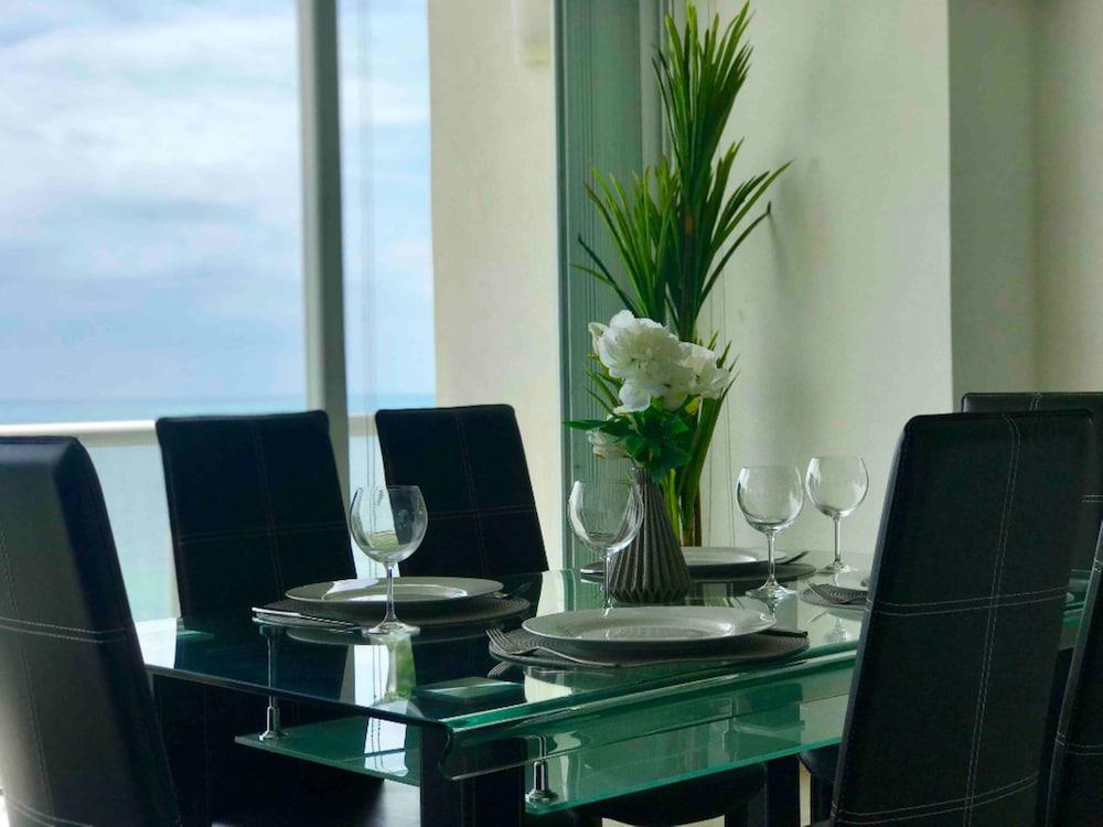 MAREA Beachfront 2 BDR - Stunning Oceanview