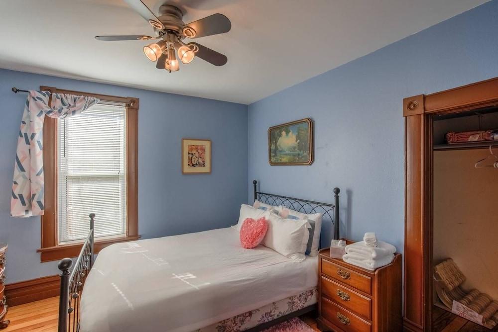 Pet Friendly 1900 Classic 3 Bedroom Value